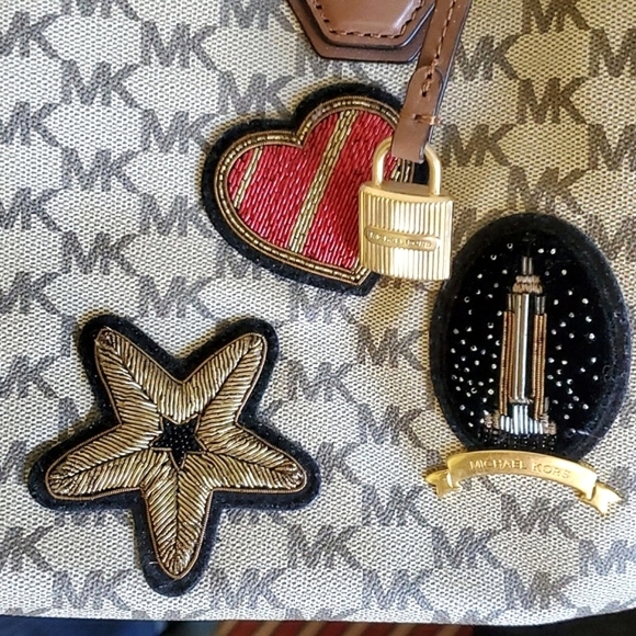 Michael Kors New York Patches Mercer Duffle Designer purse handbag MK NY Special - Picture 8 of 9